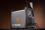 EX-TRAFIRE 105 HD , %100 sürekli kesimde 35 mm , aralıklı kesimde 50 mm ‘ye kadar hassas kesim yapabilen taşınabilir bir elle plazma kesim makinesidir.